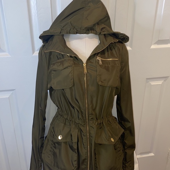 Gorgeous olive green and gold bcbg spring jacket - Picture 3 of 4